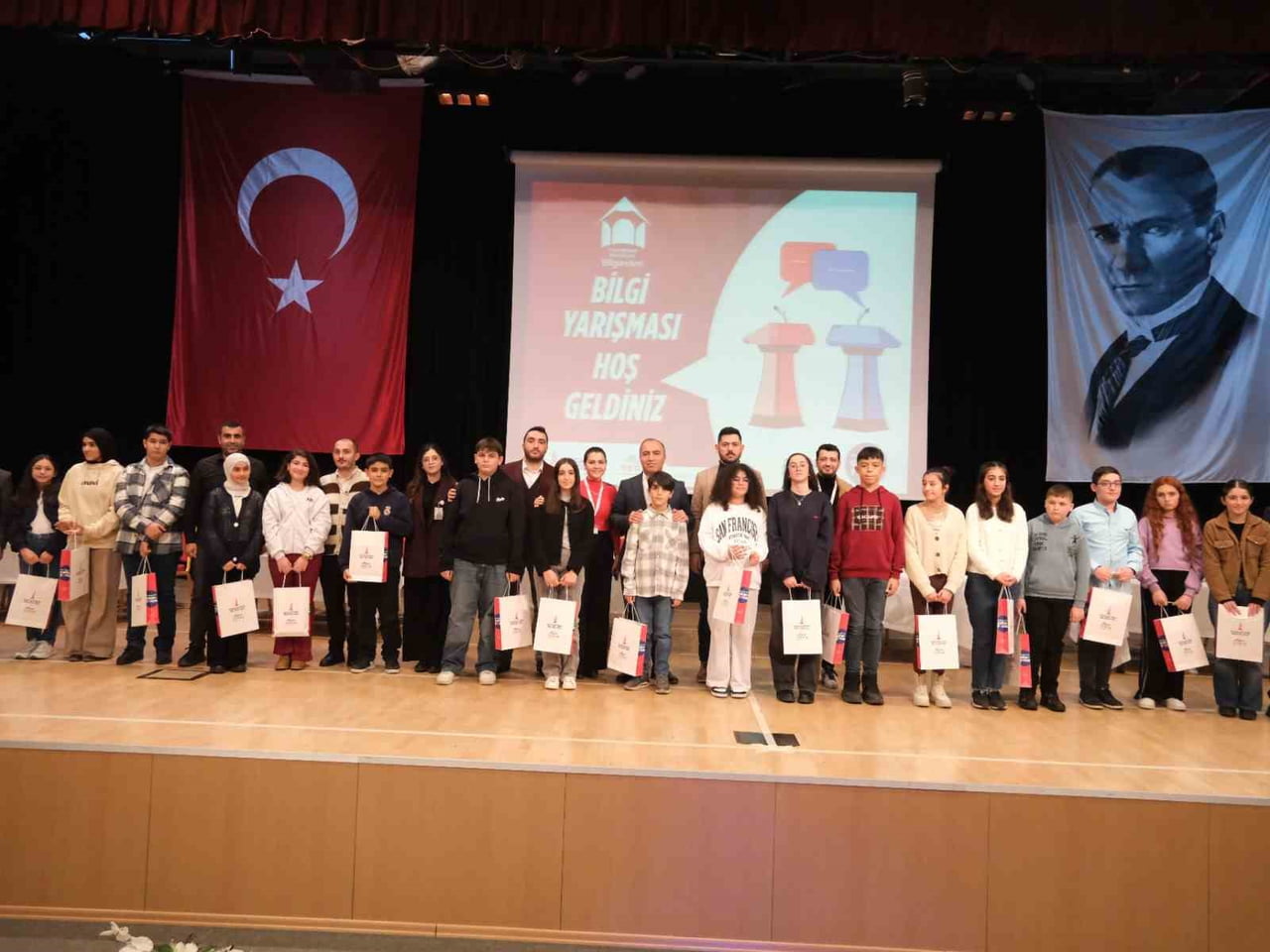 SANCAKTEPE BELEDİYESİ’NİN BİLGİ EVLERİNDE EĞİTİM GÖREN ÖĞRENCİLER, SANCAKTEPE BELEDİYESİ BİLGİ...