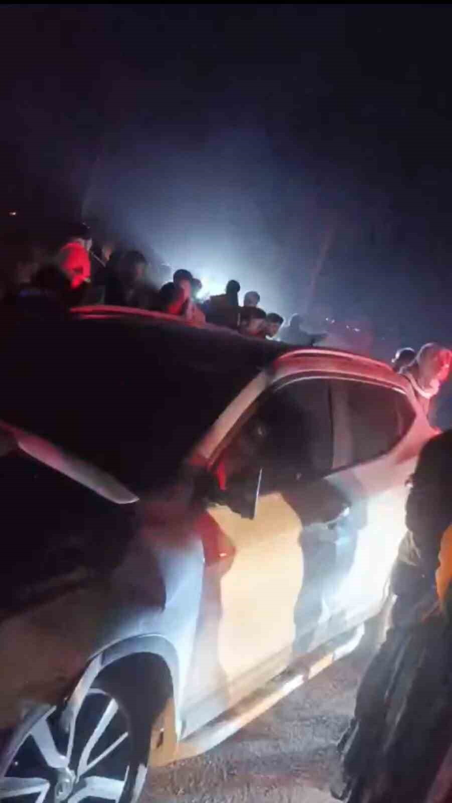 ŞANLIURFA'NIN VİRANŞEHİR İLÇESİNDE İKİ OTOMOBİLİN KAFA KAFAYA ÇARPIŞTIĞI KAZADA, 1 KİŞİ ÖLDÜ, 9...