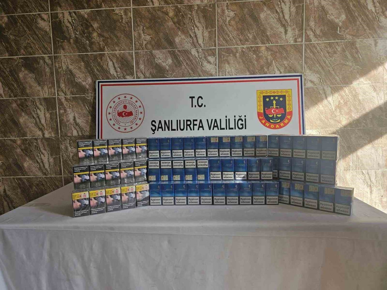 ŞANLIURFA’DA 6 BİN 820 PAKET KAÇAK SİGARA ELE GEÇİRİLDİ
