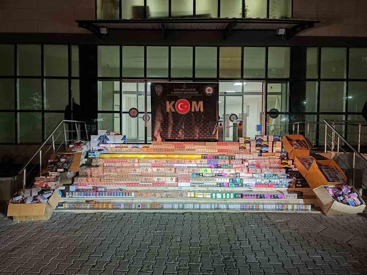 ŞANLIURFA’DA KAÇAK SİGARA OPERASYONU: 3 GÖZALTI