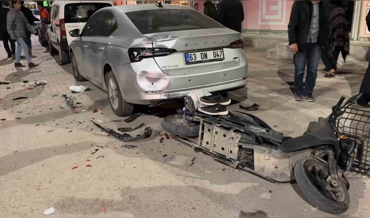 ŞANLIURFA’DA PİKAP İLE MOTOSİKLET ÇARPIŞTI:2 AĞIR YARALI
