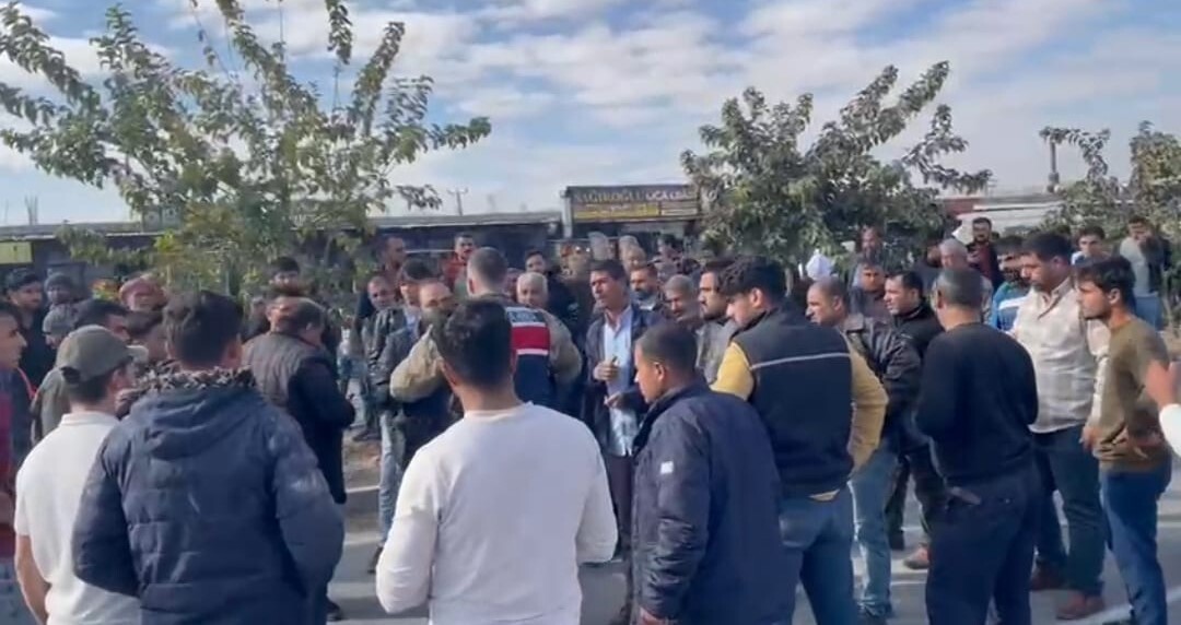 ŞANLIURFA’DA YOLUN KARŞISINA GEÇMEYE ÇALIŞAN 15 YAŞINDAKİ BİR ÇOCUK, OTOMOBİLİN ÇARPMASI SONUCU...