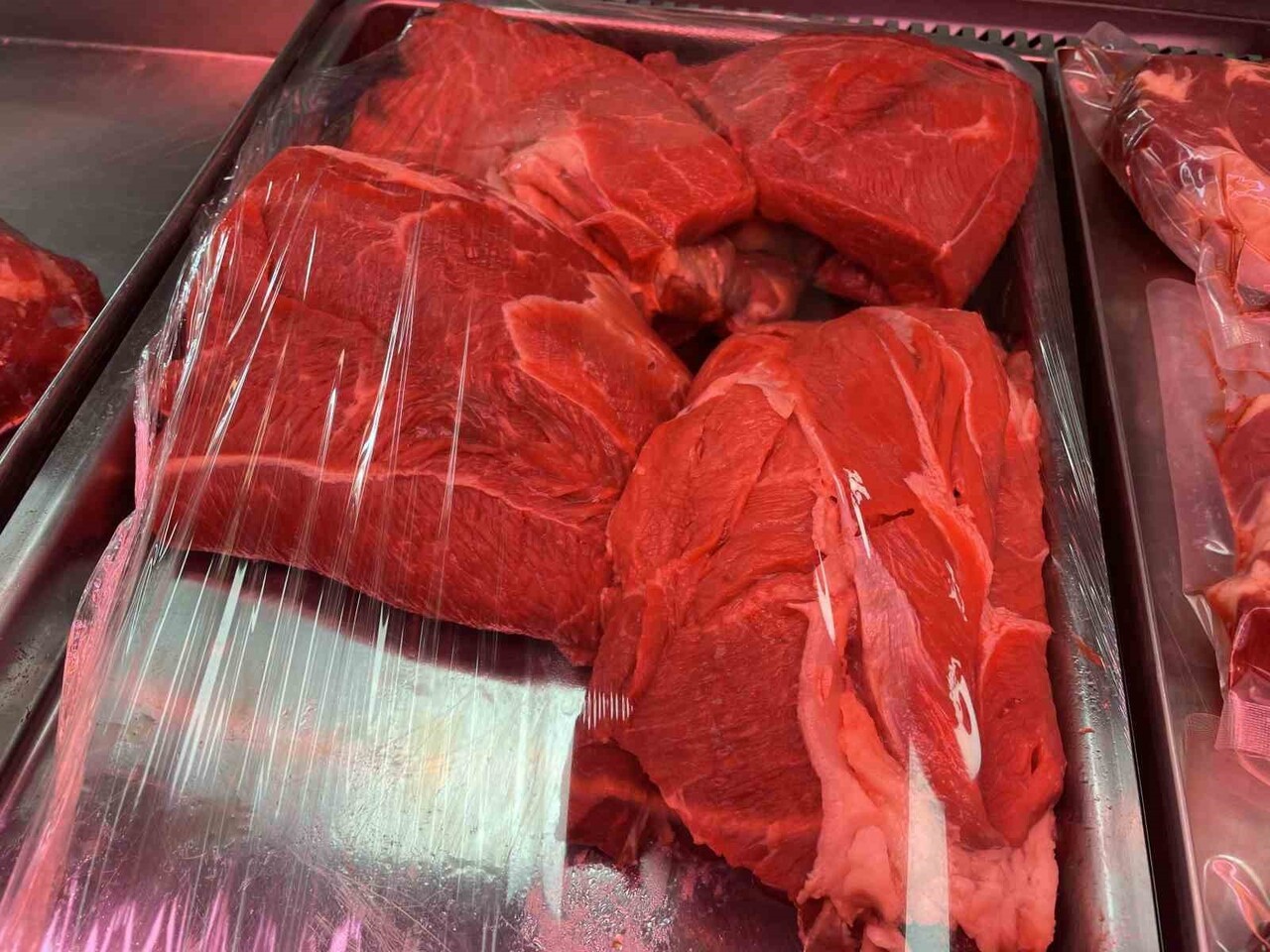 ŞAP HASTALIĞI SALGINI NEDENİYLE DANA VE SIĞIRLARIN YAZ AYLARINDA KESİME GİTMESİ YÜZÜNDEN HAYVAN...