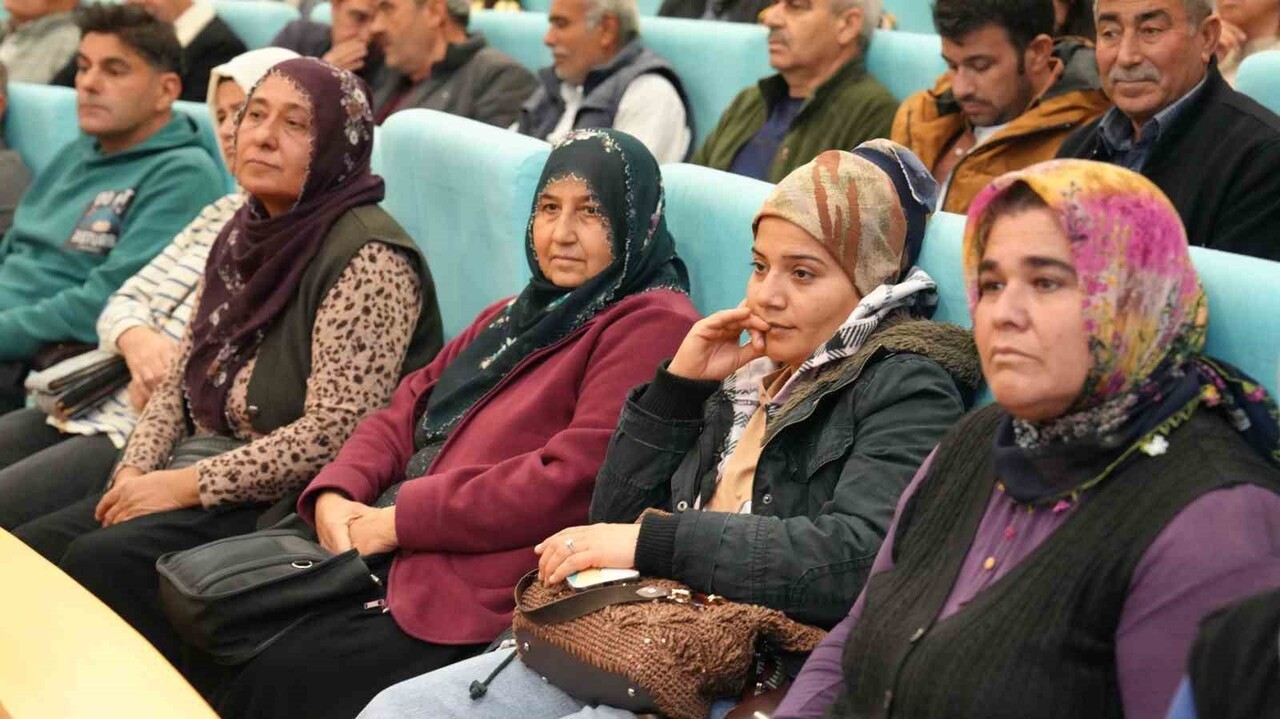 SARI ULAK PROJESİ KAPSAMINDA ÜRETİCİLERLE BİR ARAYA GELEN TARSUS BELEDİYESİ, COĞRAFİ İŞARETLİ SARI...