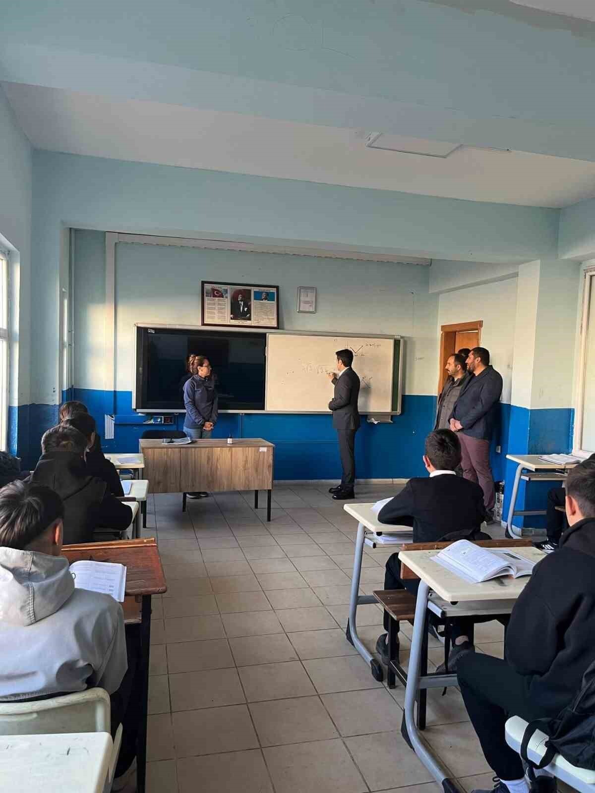 SARIKAMIŞ KAYMAKAMI ÖĞRETMEN VE ÖĞRENCİLERLE BİR ARAYA GELDİ(KARS-İHA)