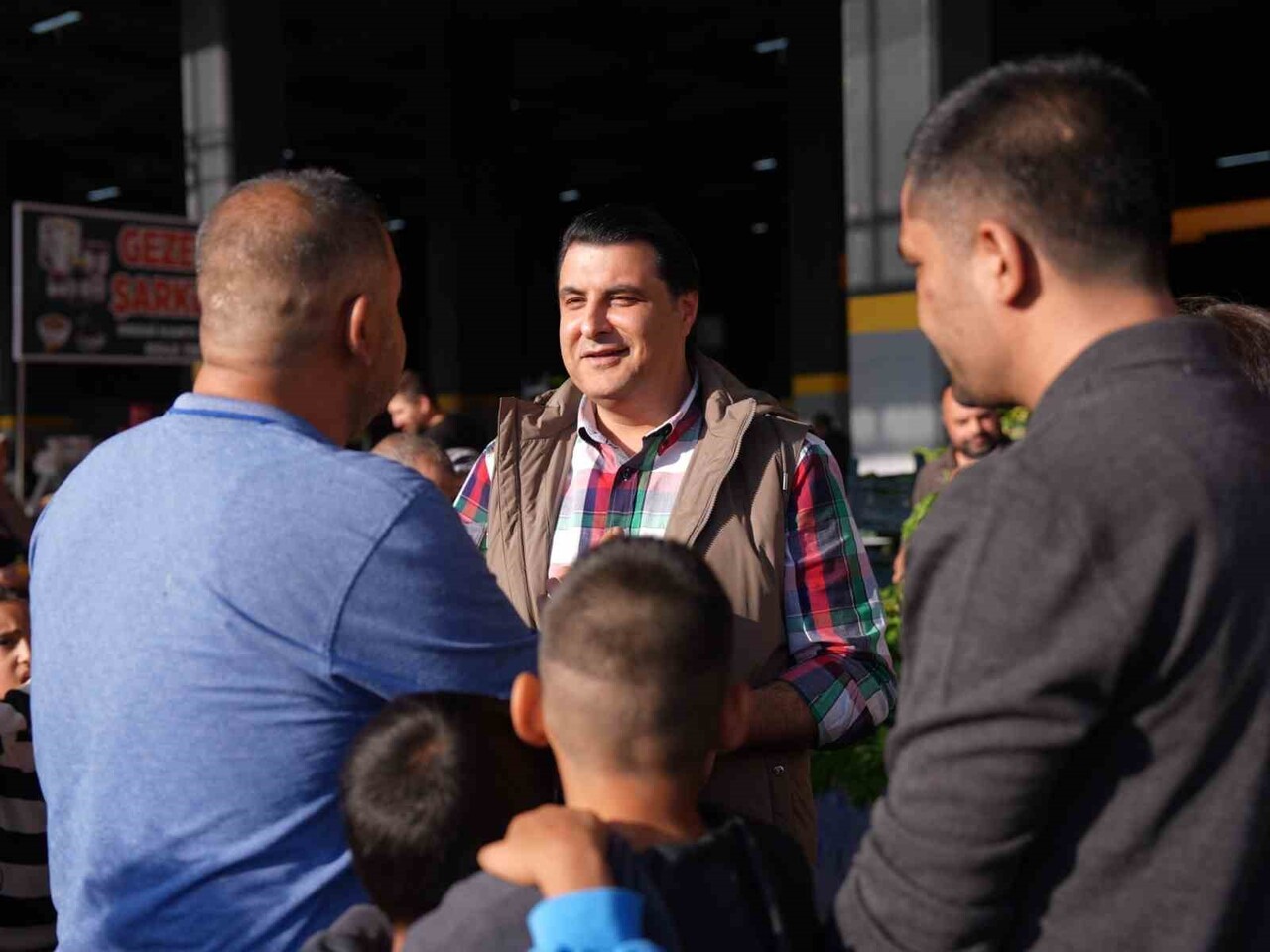 ŞEHİTKAMİL BELEDİYE BAŞKANI UMUT YILMAZ, BEYKENT MAHALLESİ’Nİ ZİYARET EDEREK, PAZARYERİNDE ESNAF...