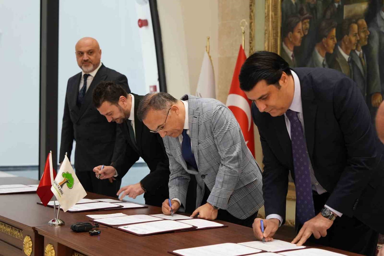 ŞEHİTKAMİL BELEDİYE BAŞKANI UMUT YILMAZ, İLKOKUL, ORTAOKUL VE LİSE ÖĞRENCİLERİNE YÖNELİK DESTEĞİNİ...