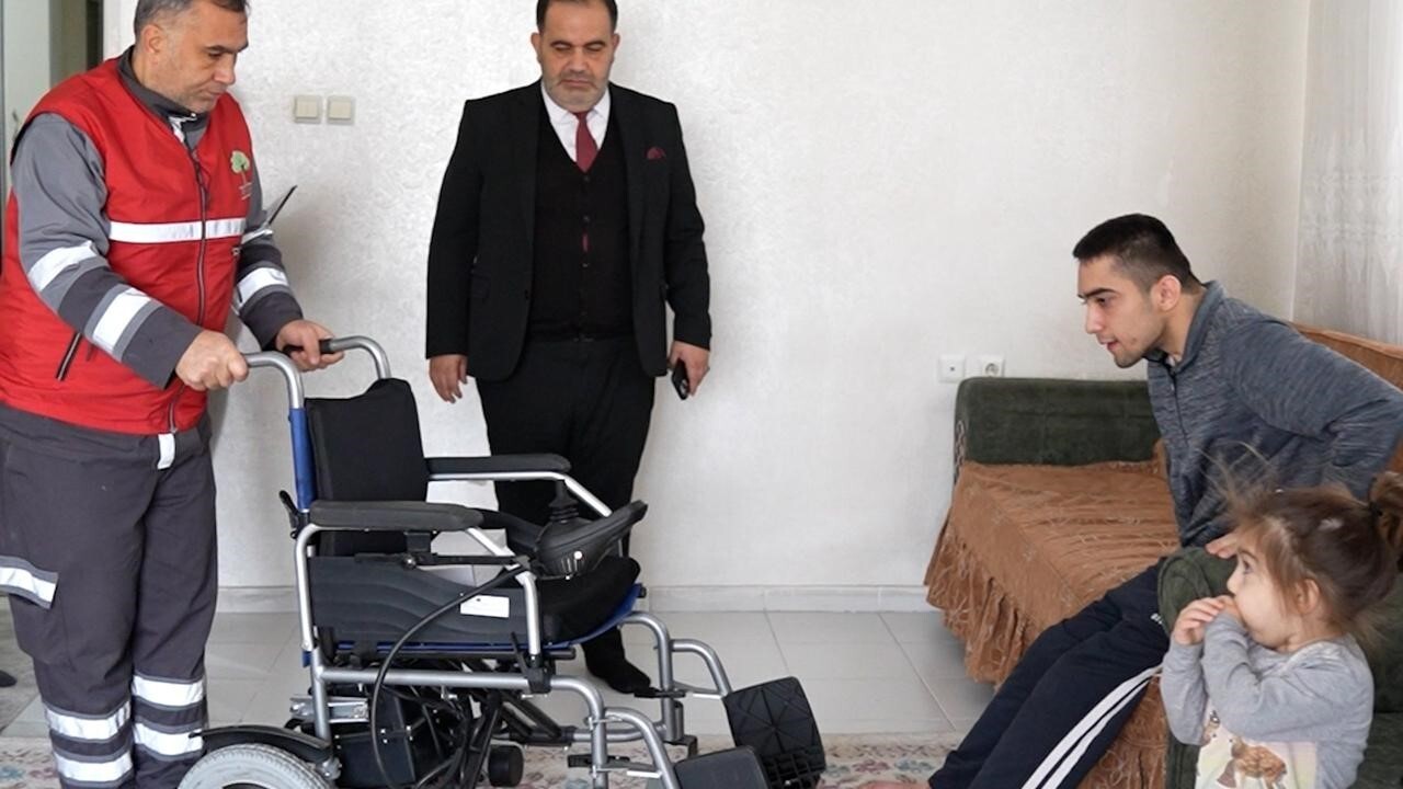 ŞEHİTKAMİL’DEN ÖZEL İHTİYAÇLI BİREYLERE TEKERLEKLİ SANDALYE
