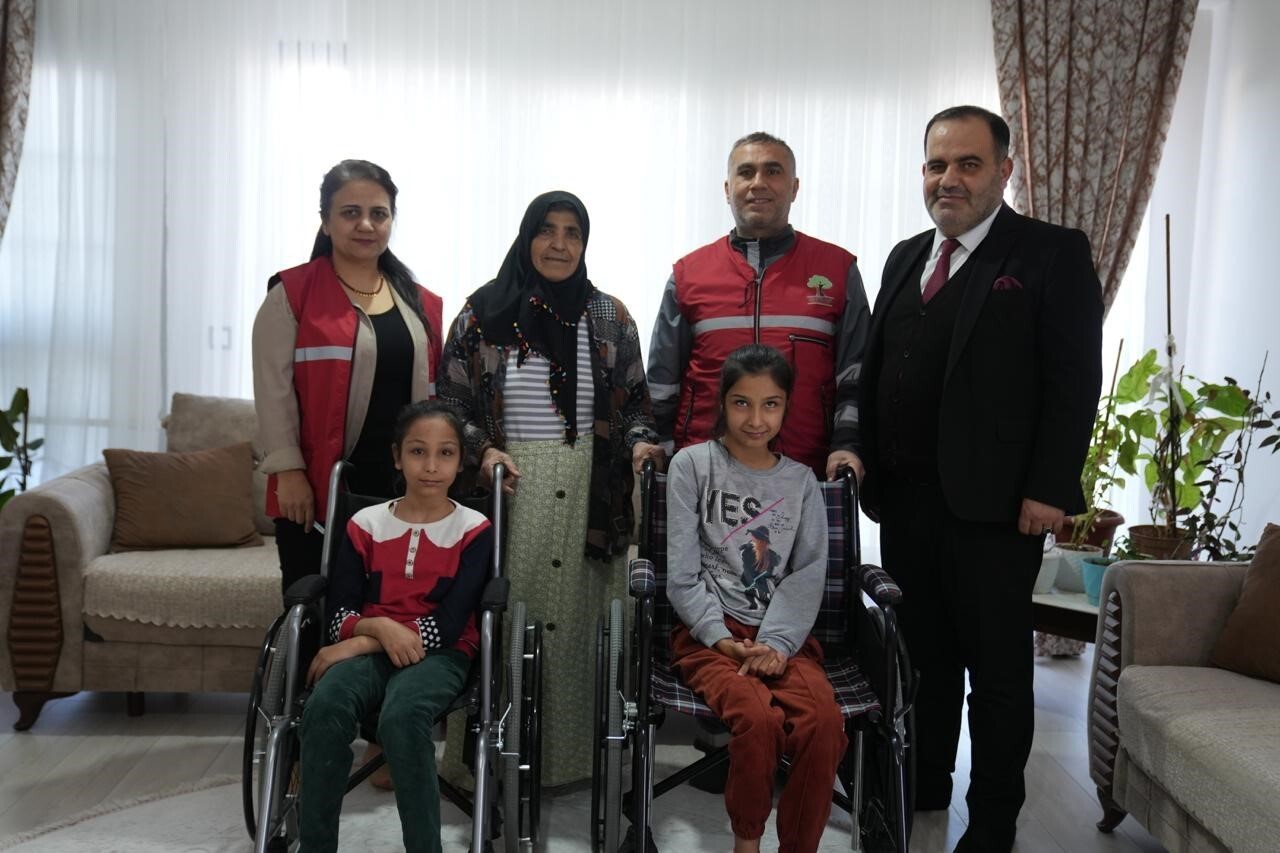 ŞEHİTKAMİL’DEN ÖZEL İHTİYAÇLI BİREYLERE TEKERLEKLİ SANDALYE
