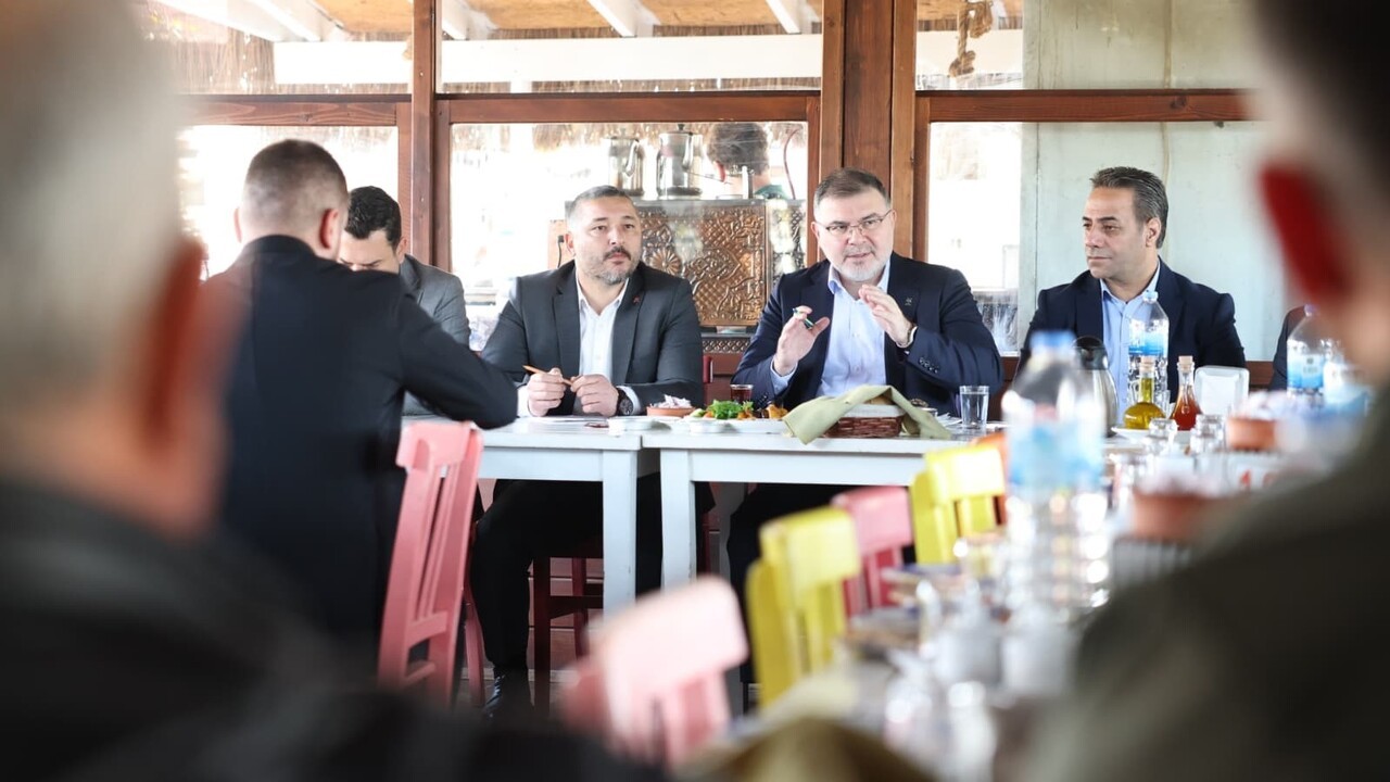 SELÇUK’TA BİR DİZİ PROGRAMA KATILAN AK PARTİ İZMİR İL BAŞKANI BİLAL SAYGILI, TOKİ EVLERİNİ ZİYARET...