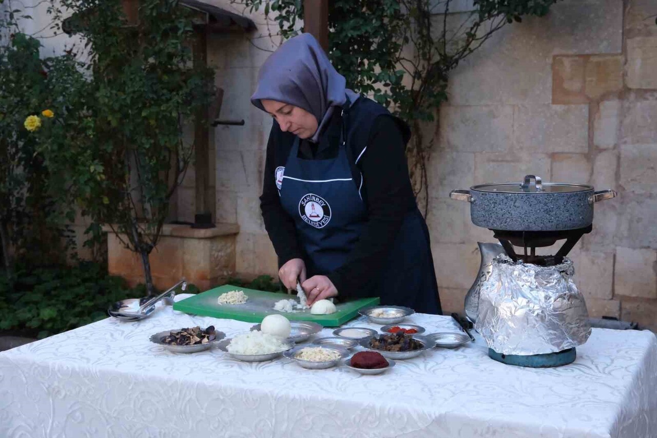 ŞENGÜL ŞİMŞEK, ANTEP'E ÖZGÜ HİÇBİR YEMEĞİN KÖTÜ OLMADIĞINI SÖYLEDİ.