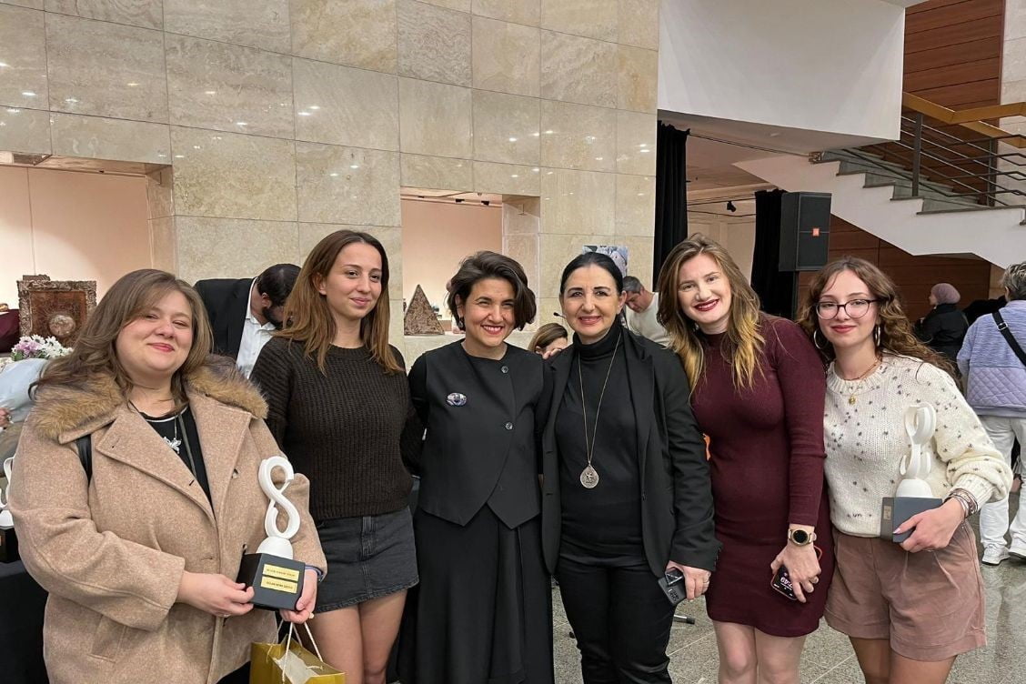 SERAMİK VE CAM BÖLÜMÜ ÖĞRENCİLERİNDEN İZMİR’DE ÖNEMLİ BAŞARI