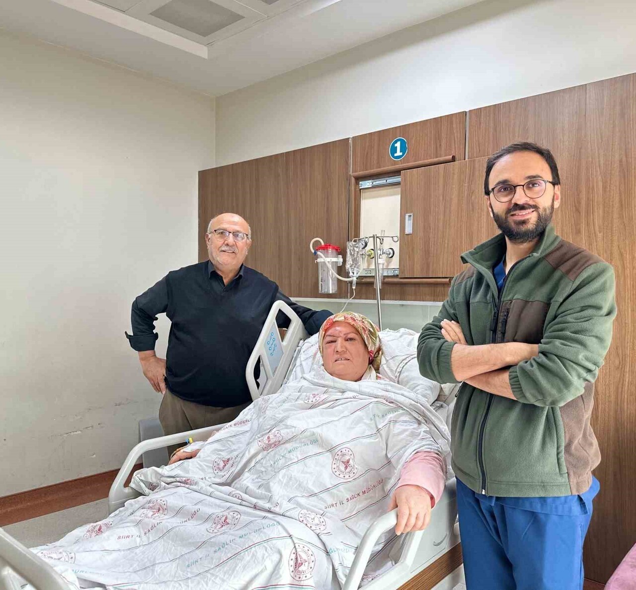 SİİRT EĞİTİM VE ARAŞTIRMA HASTANESİ’NDE KAFA TABANI AMELİYATI GEÇİREN 52 YAŞINDAKİ FATİME...