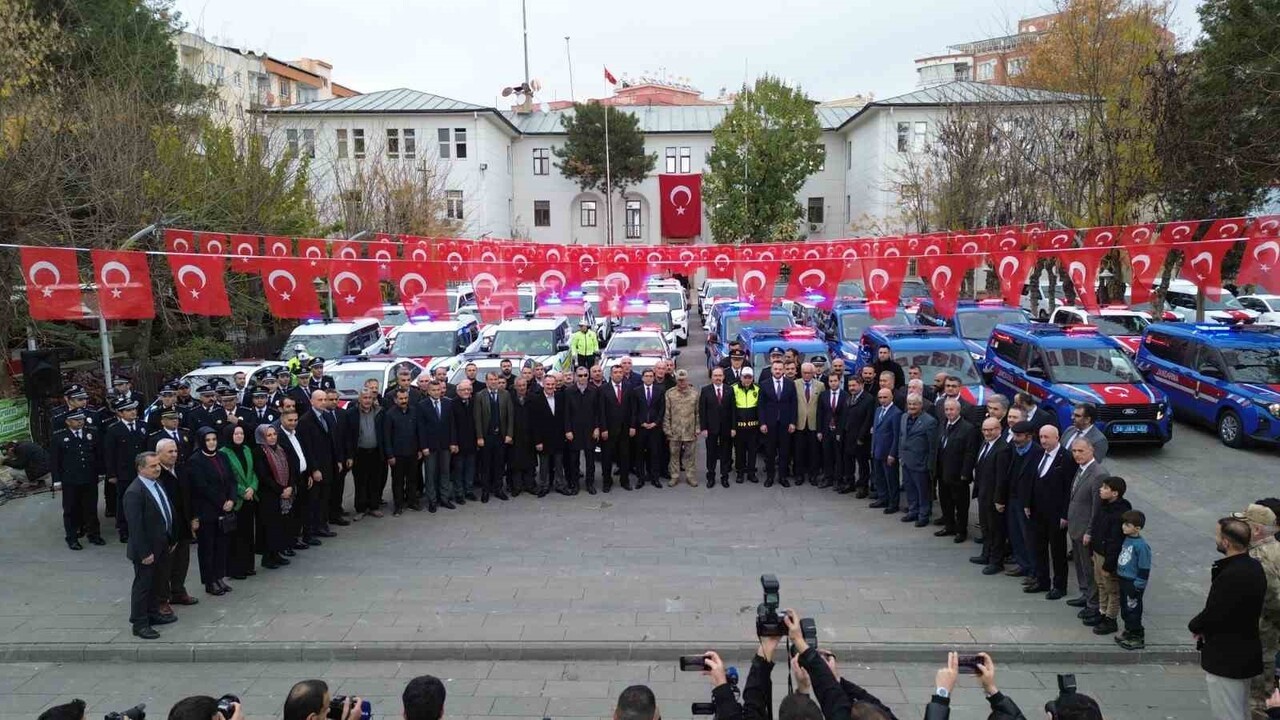 SİİRT’TE 68 ARAÇ, TÖRENLE KOLLUK KUVVETLERİME TESLİM EDİLDİ.