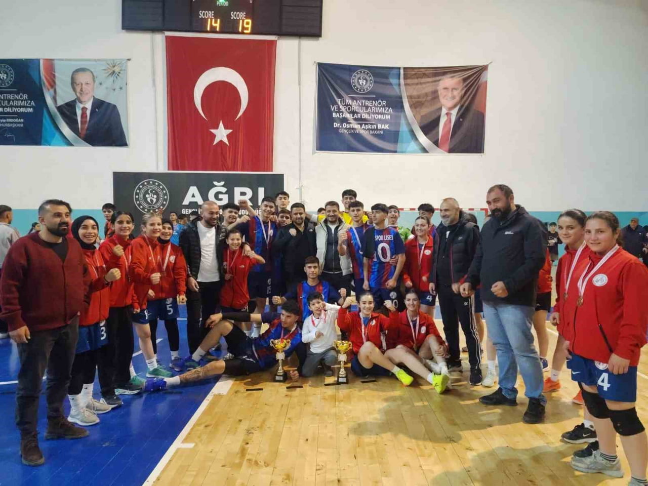 SİİRT’TE DÜZENLENEN 2025-2026 OKUL SPORLARI HENTBOL GENÇLER GRUP MÜSABAKALARI’NDA AĞRI SPOR LİSESİ...