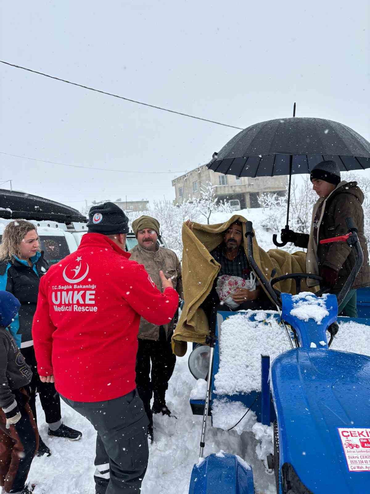 SİİRT’TE YOĞUN KAT YAĞIŞINDAN DOLAYI MAHSUR KALAN DİYALİZ HASTASI KURTARILDI.