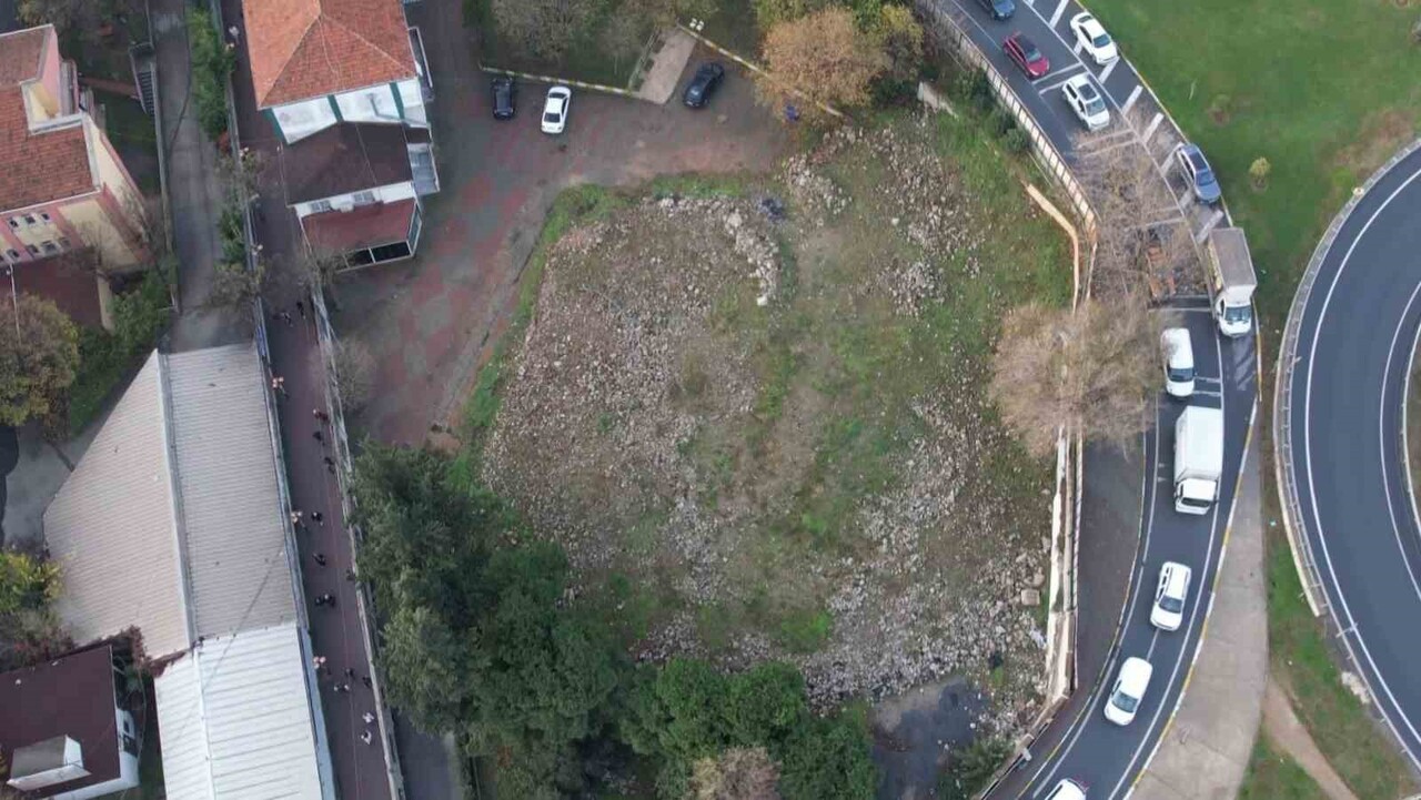 SİLİVRİ’DE 2019 YILINDA MEYDANA GELEN 5,8 BÜYÜKLÜĞÜNDEKİ DEPREMDE MİNARESİ HASAR ALAN VE ARDINDAN...