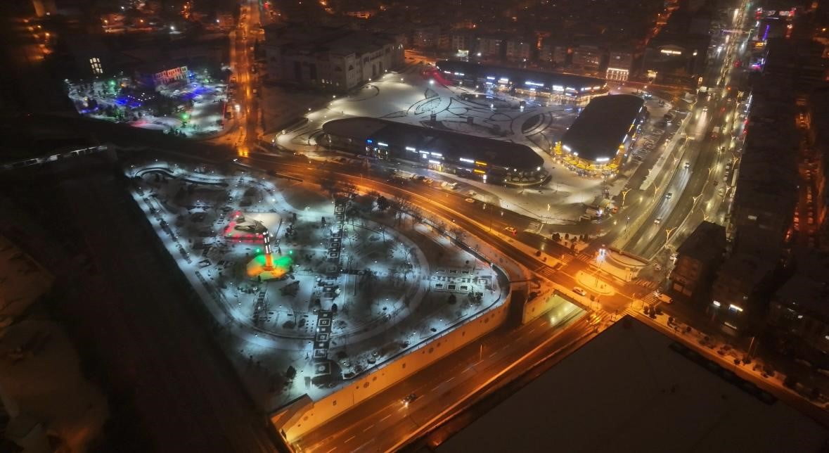 SİNCAN BELEDİYESİ KAR YAĞIŞININ BAŞLAMASIYLA 19 KAR KÜREME ARACI, 4 ADET TRANSİT TUZLAMA ARACI, 11...