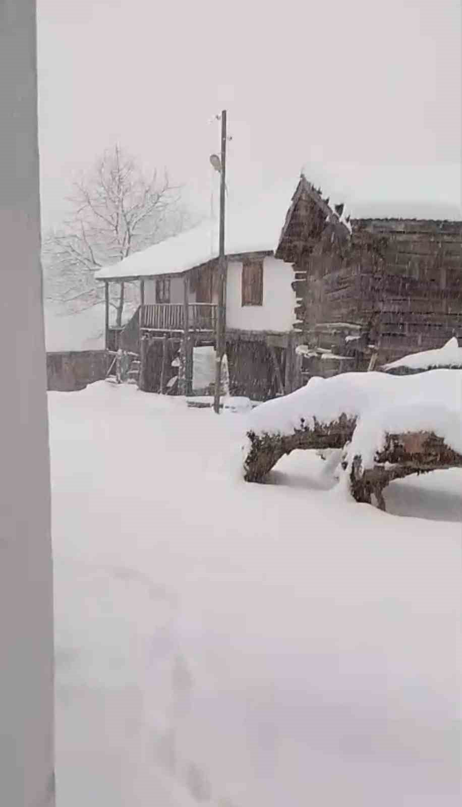 SİNOP'UN AYANCIK İLÇESİNDE, BİN 605 METRE RAKIMLI ÇANGAL DAĞI'NDA ETKİLİ OLAN KAR YAĞIŞI SONRASI...