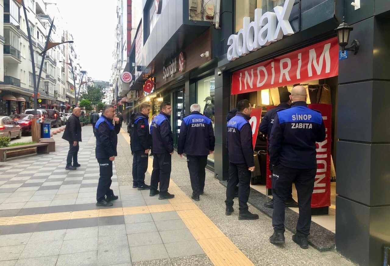 SİNOP BELEDİYESİ ZABITA MÜDÜRLÜĞÜ EKİPLERİ, KENT GENELİNDE YÜRÜTTÜKLERİ RUTİN DENETİMLER...
