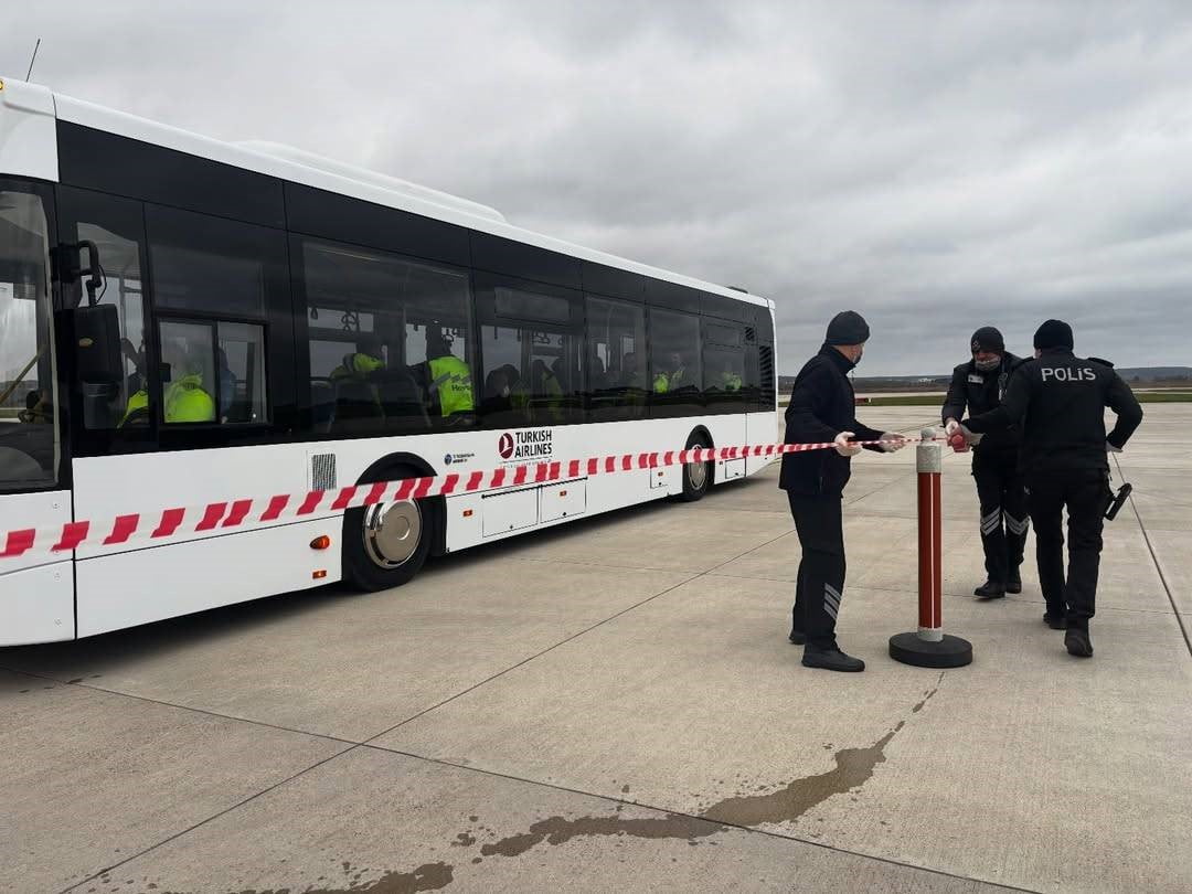 SİNOP HAVALİMANI'NDA, SAĞLIK VE GÜVENLİK HİZMETLERİNİN KOORDİNASYONUNU GÜÇLENDİRMEK AMACIYLA...