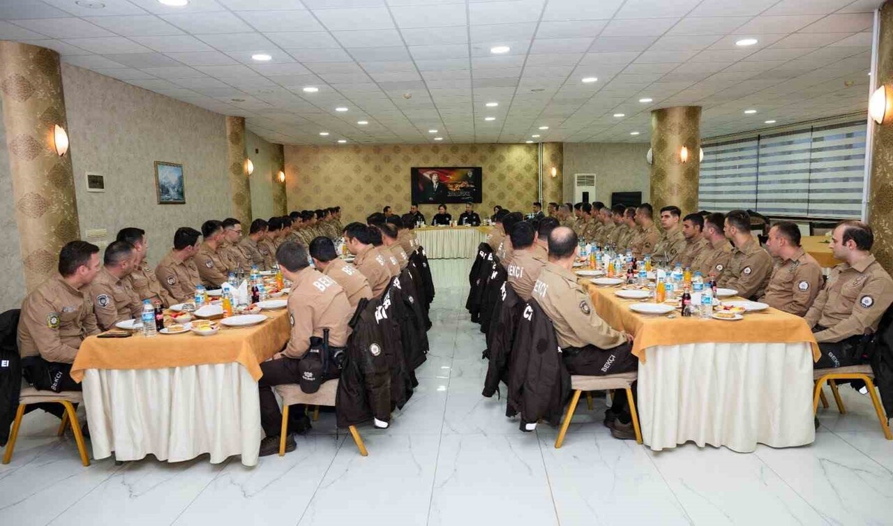 SİNOP İL EMNİYET MÜDÜRÜ SİBEL KILIÇOĞLU, ÇARŞI VE MAHALLE BEKÇİLERİYLE BİR ARAYA GELEREK KENT...