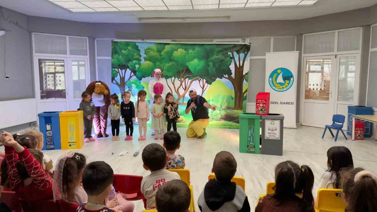 SİNOP’TA BU YIL İKİNCİSİ DÜZENLENEN "BORA GERİ DÖNÜŞÜM YOLUNDA" ADLI TİYATRO OYUNU, ÇOCUKLARDA...