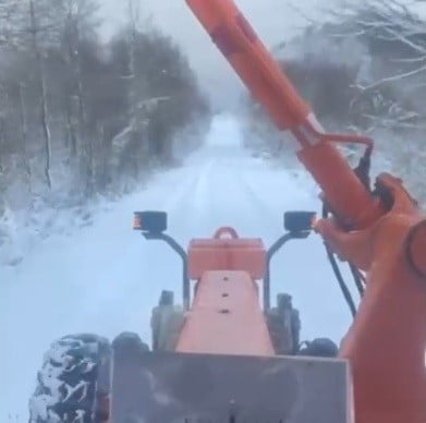 SİNOP’TA ETKİLİ OLAN YOĞUN KAR YAĞIŞI SONUCU 34 KÖY YOLU ULAŞIMA KAPANDI.