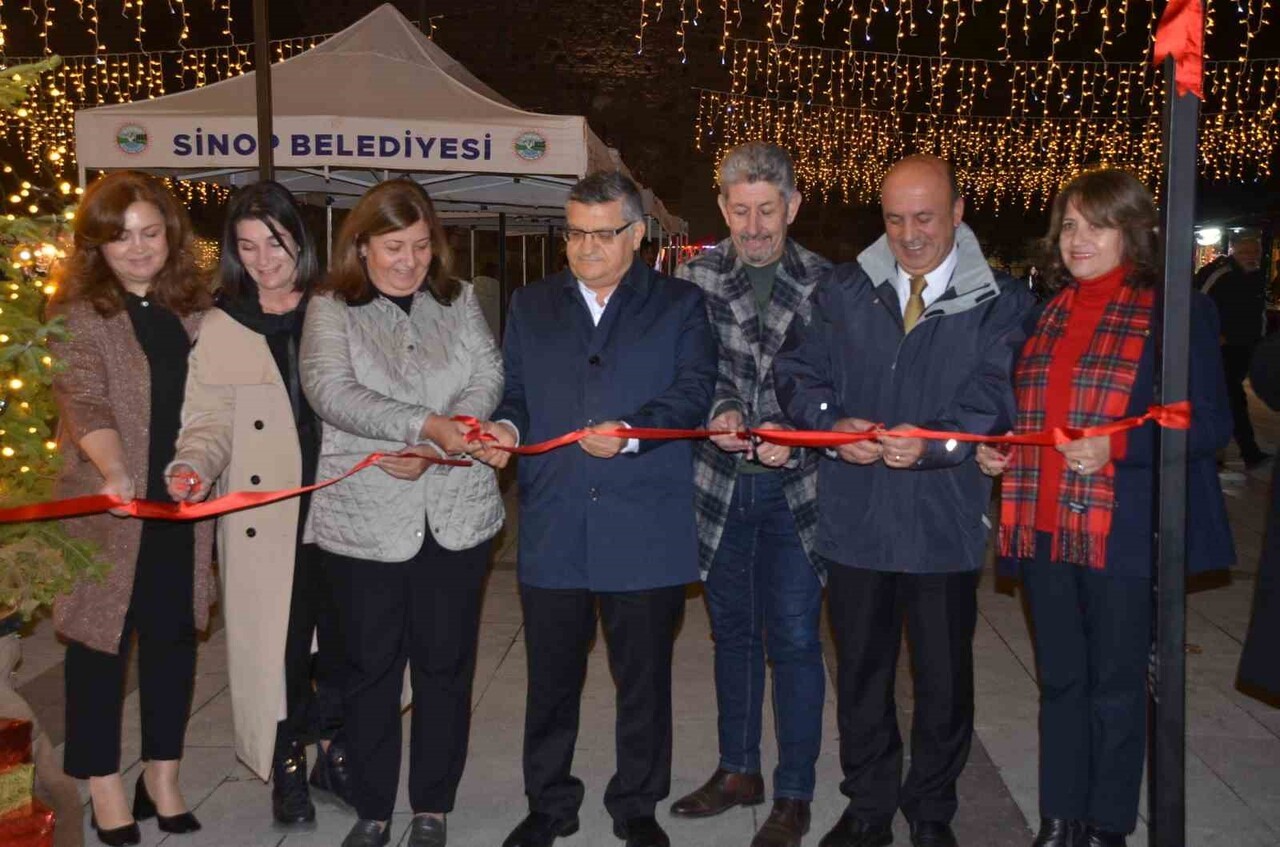 SİNOP’TA YEREL ÜRETİCİLERE DESTEK SAĞLAMAK AMACIYLA DÜZENLENEN YILBAŞI PAZARI, GERÇEKLEŞTİRİLEN...