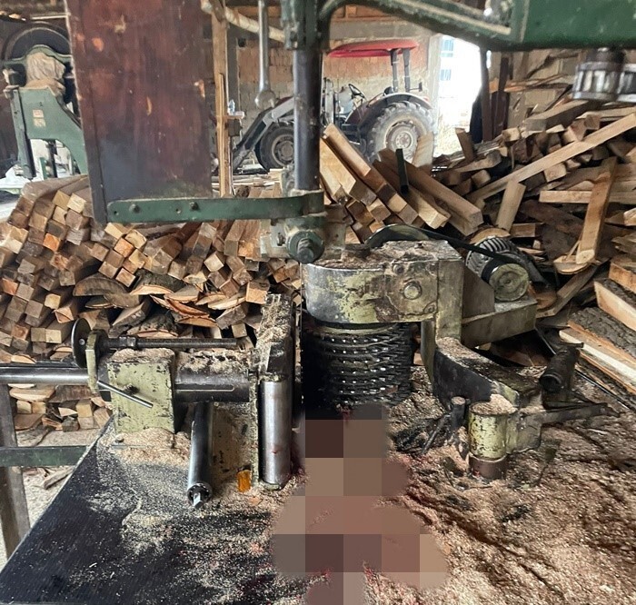 SİNOP’UN BOYABAT İLÇESİNDE MEYDANA GELEN İŞ KAZASINDA, BİR ATÖLYEDE ÇALIŞAN İŞÇİ HIZLA DÖNEN HIZAR...