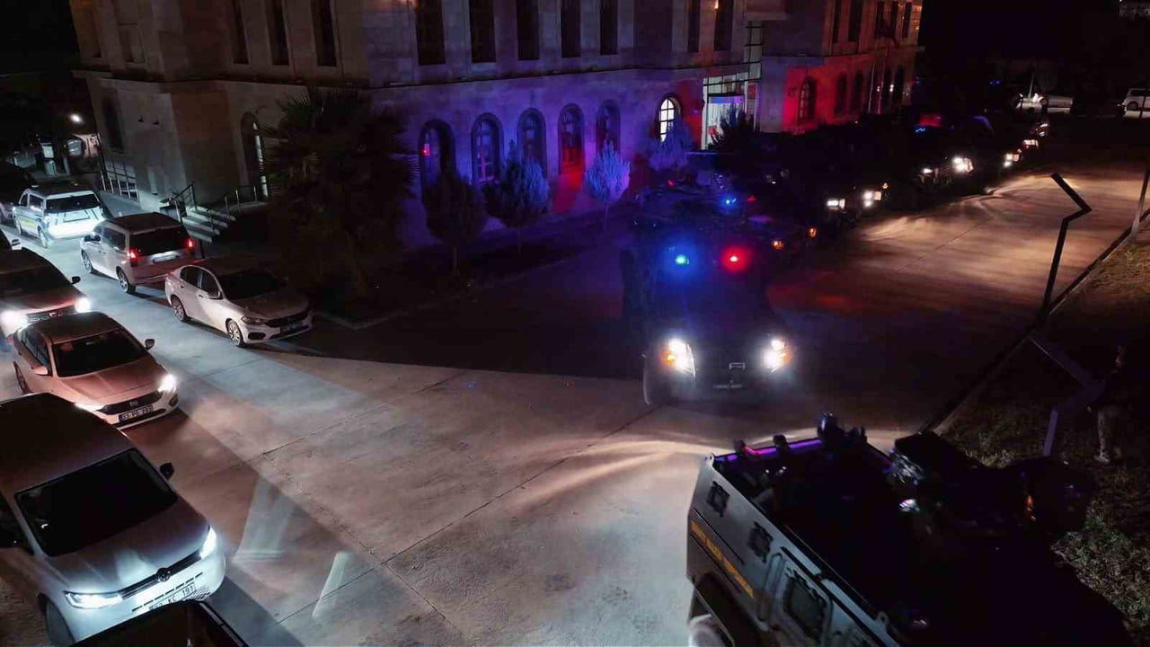 ŞIRNAK İL GENELİNDE YENİ YILIN HUZUR VE GÜVEN ORTAMI İÇERİSİNDE GEÇİRİLMESİ AMACIYLA GÜVENLİK...