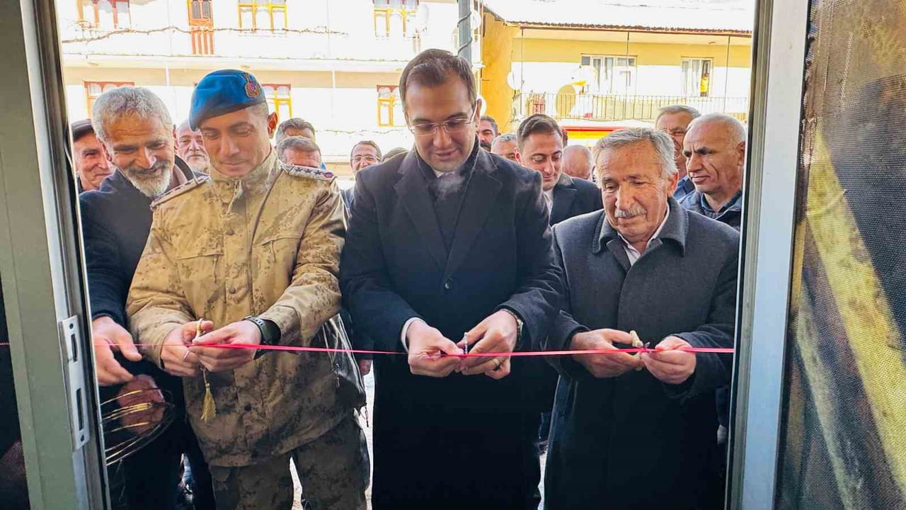ŞIRNAK’IN BEYTÜŞŞEBAP İLÇESİNDE İLK DEFA ARICILIK ALANINDA KOOPERATİF AÇILDI. ARICILIKLA ÖN PLANA...
