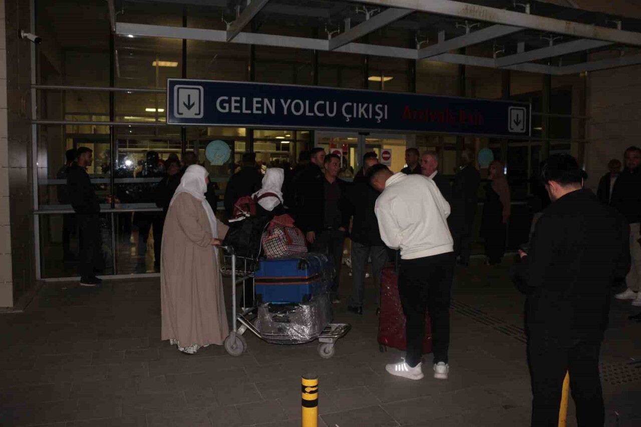 ŞIRNAK ŞERAFETTİN ELÇİ HAVALİMANI’NDAN SUUDİ ARABİSTAN’A İLK DEFA YAPILAN UÇAK SEFERİ İLE UMRE...