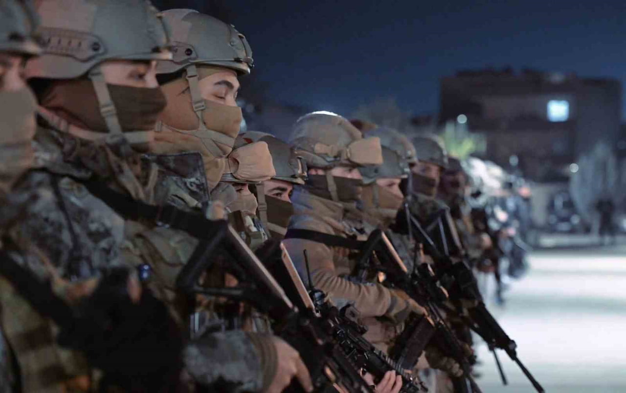 ŞIRNAK’TA KAMU DÜZENİ VE GÜVENLİĞİNİN SAĞLANMASI, KAÇAKÇILIK SUÇLARININ ÖNLENMESİ AMACIYLA İL...