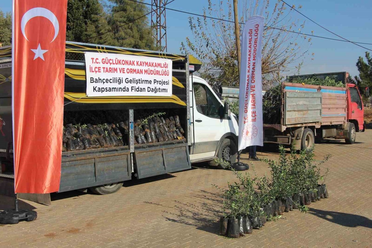 ŞIRNAK2IN GÜÇLÜKONAK İLÇESİNDE, “BAHÇECİLİĞİ GELİŞTİRME PROJESİ” KAPSAMINDA ÇİFTÇİLERE 4 BİN...