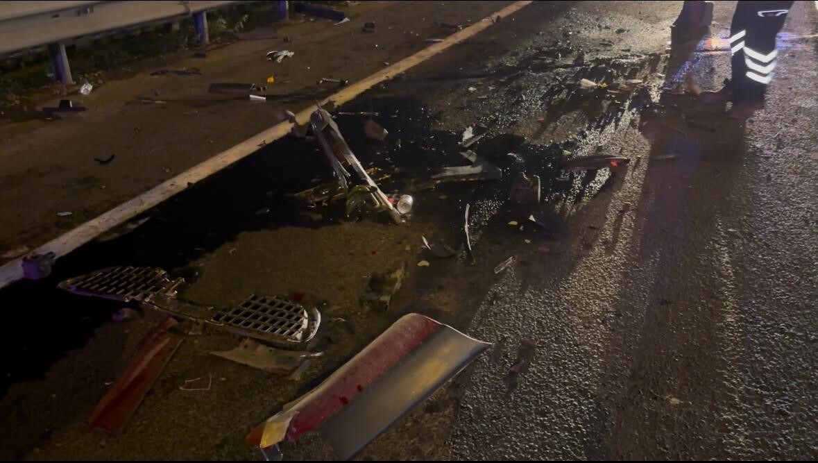 ŞİŞLİ’DE 3 ARAÇ BİRBİRİNE GİRDİ: 1 AĞIR 2 YARALI  2