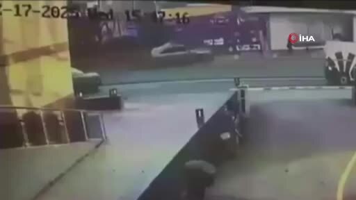 Şişli’de aracın yayaların arasına daldığı anlar kamerada