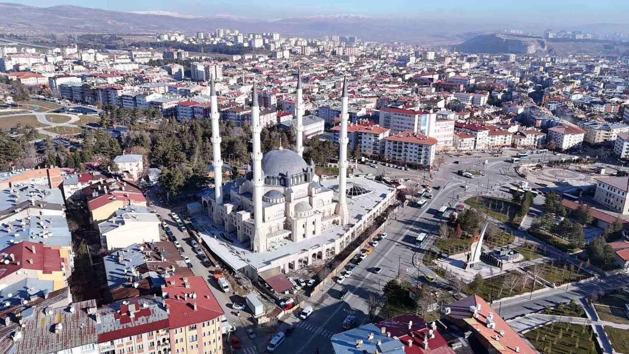 SİVAS'TA ŞEHİR MERKEZİNDE İNŞA EDİLEN MERKEZ CAMİSİ BİTME NOKTASINA GELDİ, 4 MİNARELİ BÜYÜK CAMİ...
