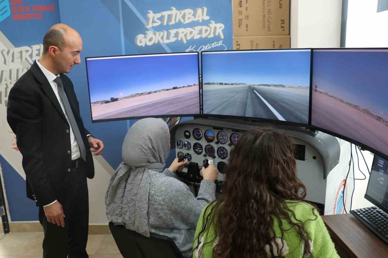 SİVAS BİLİM VE TEKNİK ÜNİVERSİTESİ’NDE (SBTÜ) ÖĞRENCİLER, BİREBİR MODELLENMİŞ EĞİTİM UÇAĞI...