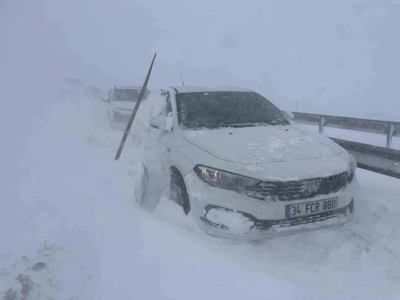 SİVAS’TA ETKİLİ OLAN TİPİ VE KAR YAĞIŞI HAYATI FELÇ ETTİ. SİVAS’TA SABAH SAATLERİNDEN İTİBAREN...