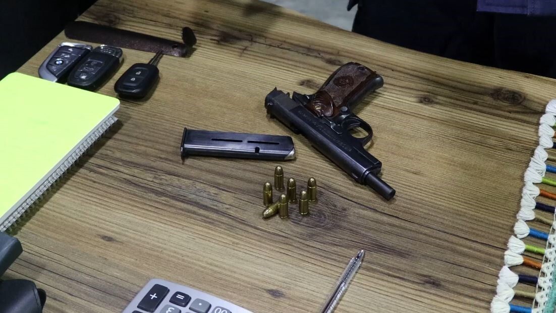 SİVAS’TA VATANDAŞLARI TEHDİT EDEREK 3 MİLYAR 500 MİLYON VURGUN YAPAN 3 KİŞİ YAKALANDI. ŞÜPHELİLER...