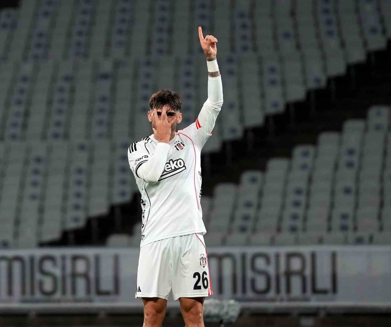 SİYAH-BEYAZLILARDA OYUNA SONRADAN DAHİL OLAN FUTBOLCULARDAN JOTA SİLVA 2, CENGİZ ÜNNDER VE TAMMY...