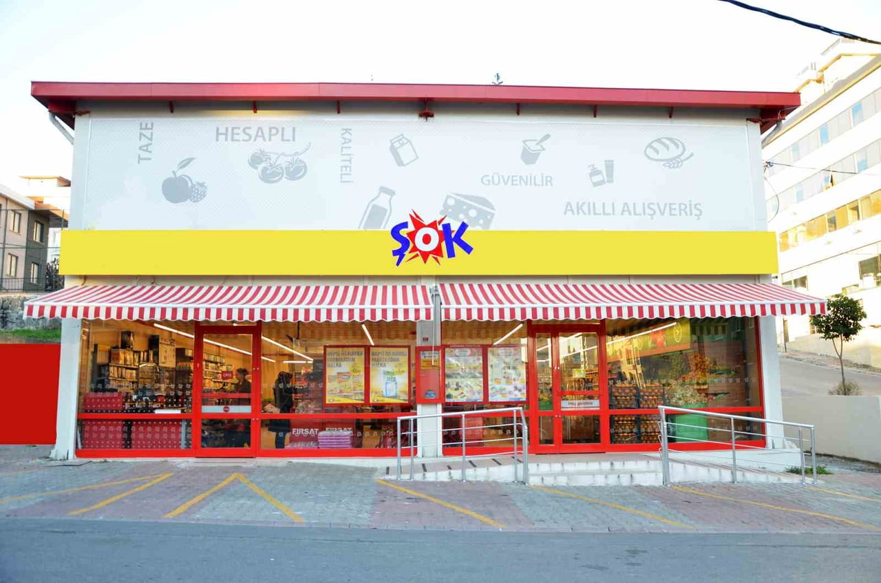 ŞOK MARKETLER, KURDUĞU LABORATUVARLA TAZE MEYVE-SEBZELERİ RAFLARA TAŞIMADAN ÖNCE KENDİ BÜNYESİNDE...