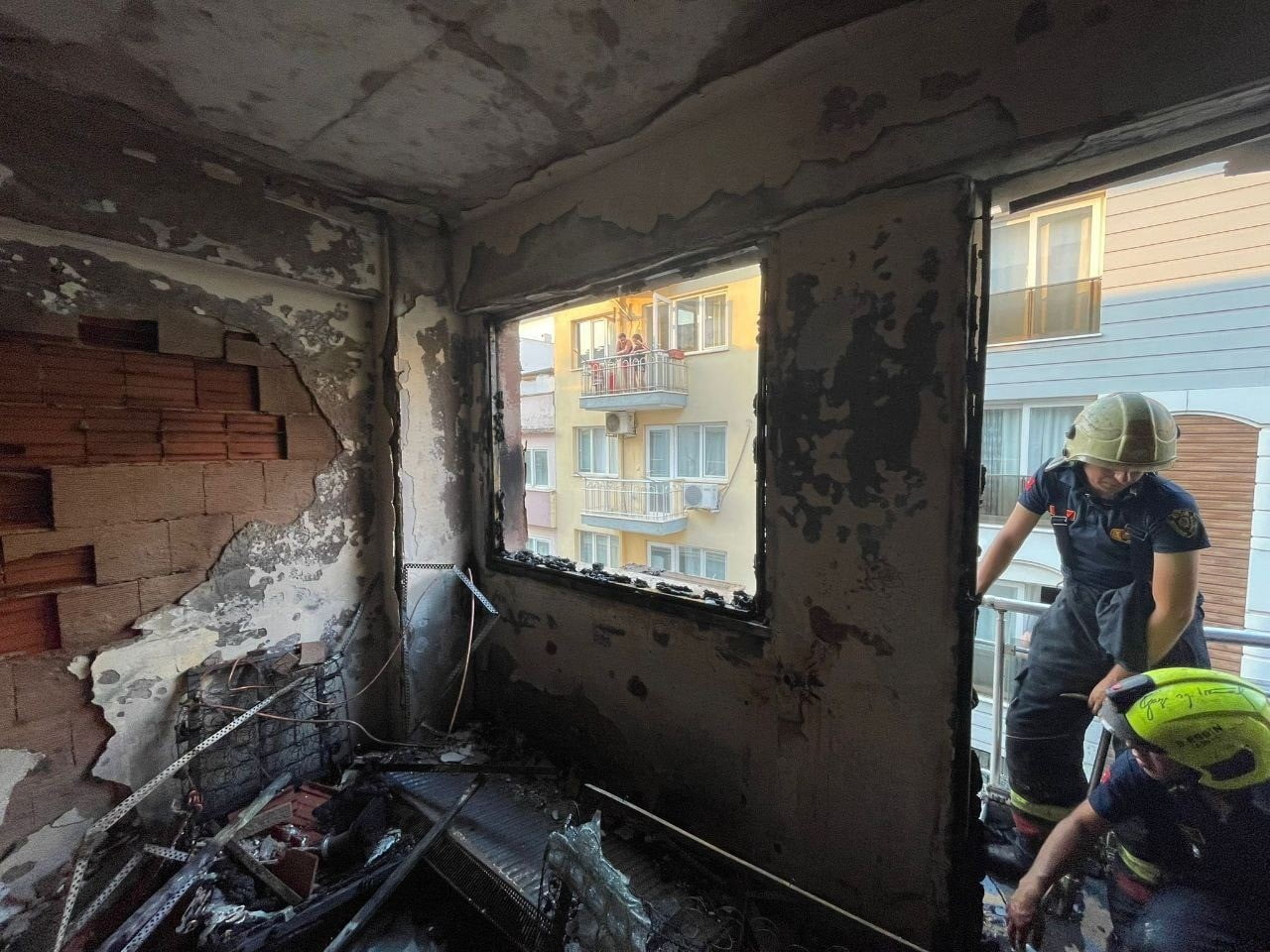 SON YILLARIN EN HAREKETLİ DÖNEMİNİ YAŞAYAN AYDIN İTFAİYESİNDE 2025 YILINDA 29 BİN 200 DEFA KAMPANA...