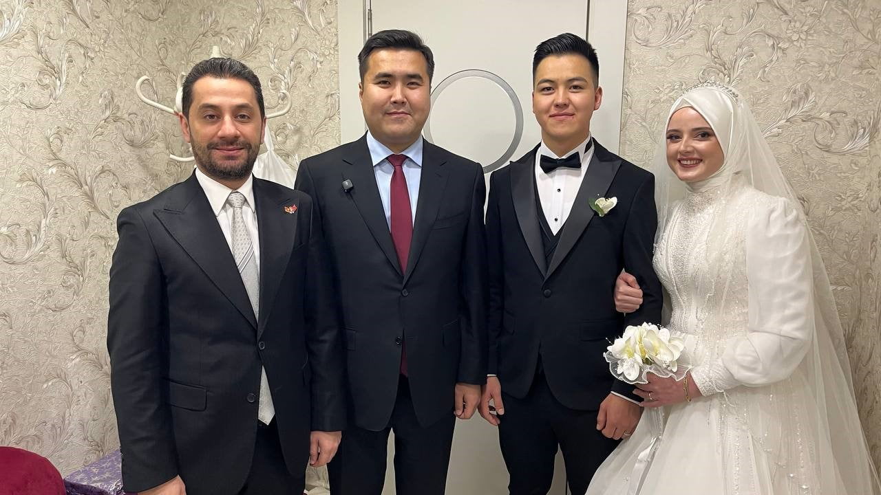 SOSYAL MEDYADA YAPTIĞI ÇAĞRIYLA BİNLERİN DESTEĞİNİ KAZANAN KIRGIZİSTAN TÜRKÜ KUTKELDİ ELEMAN UULU...