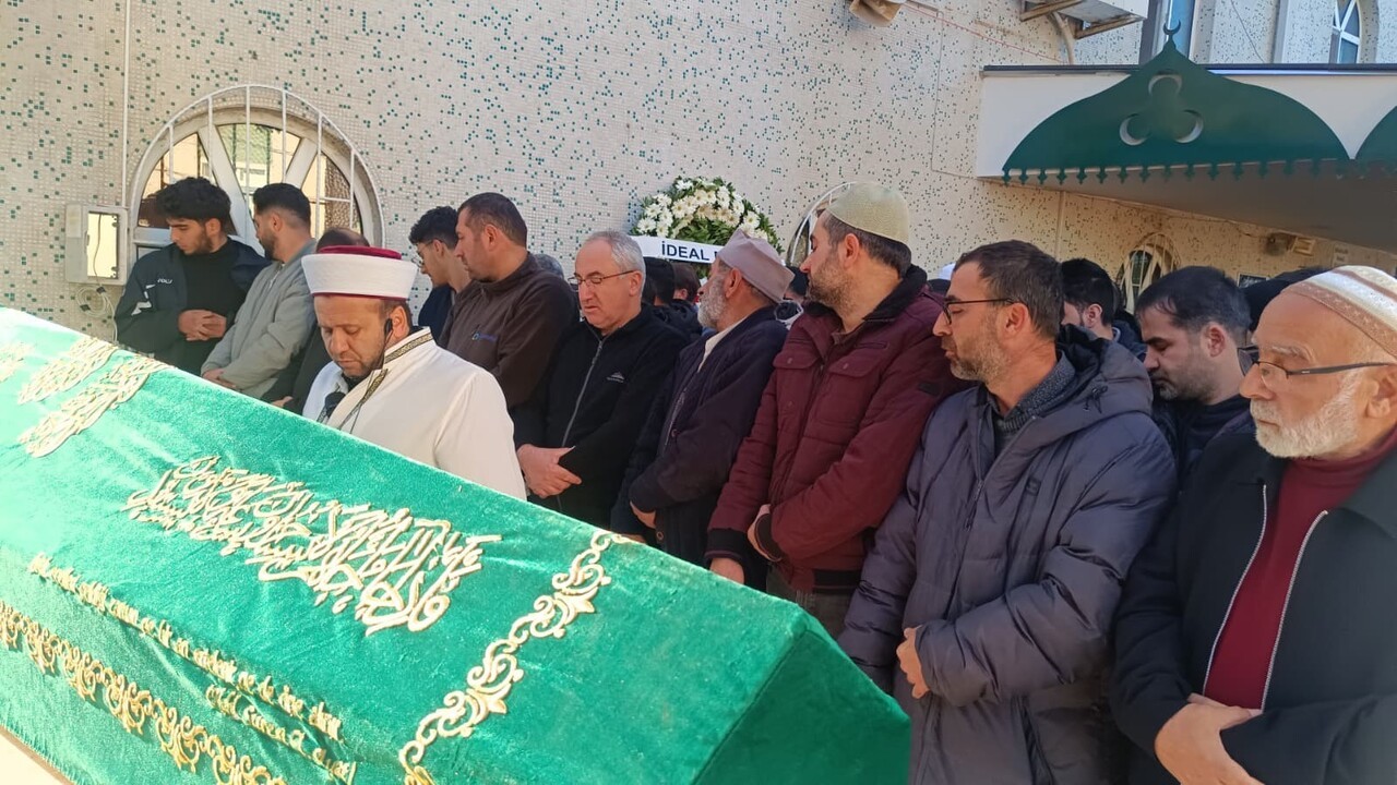 SULTANBEYLİ'DE MEYDANA GELEN MOTOSİKLET KAZASINDA ANİDEN ÖNÜNE ÇIKAN YAYAYA ÇARPARAK HAYATINI...