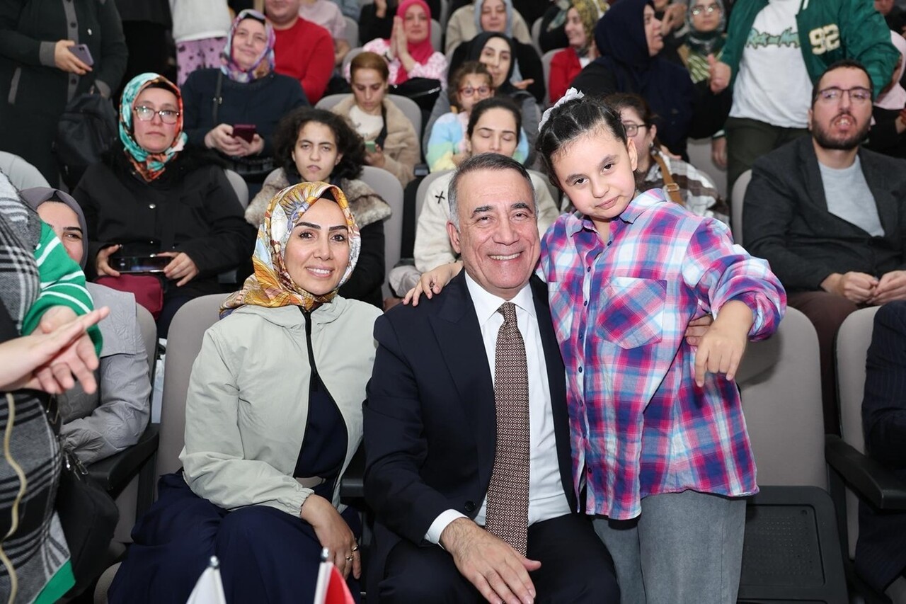 SULTANGAZİ BELEDİYESİ, 3 ARALIK DÜNYA ENGELLİLER GÜNÜ DOLAYISIYLA İLÇEDEKİ ENGELLİ BİREYLERE...