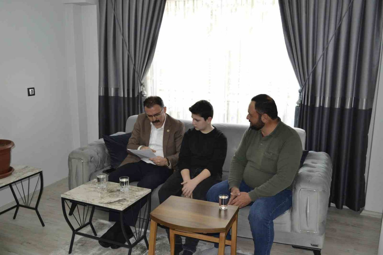 SULTANHİSAR KAYMAKAMI ALİ EKBER ATEŞ, 'MİSAFİRİM KAYMAKAMIM' PROJESİ KAPSAMINDA 8. VE 12. SINIF...