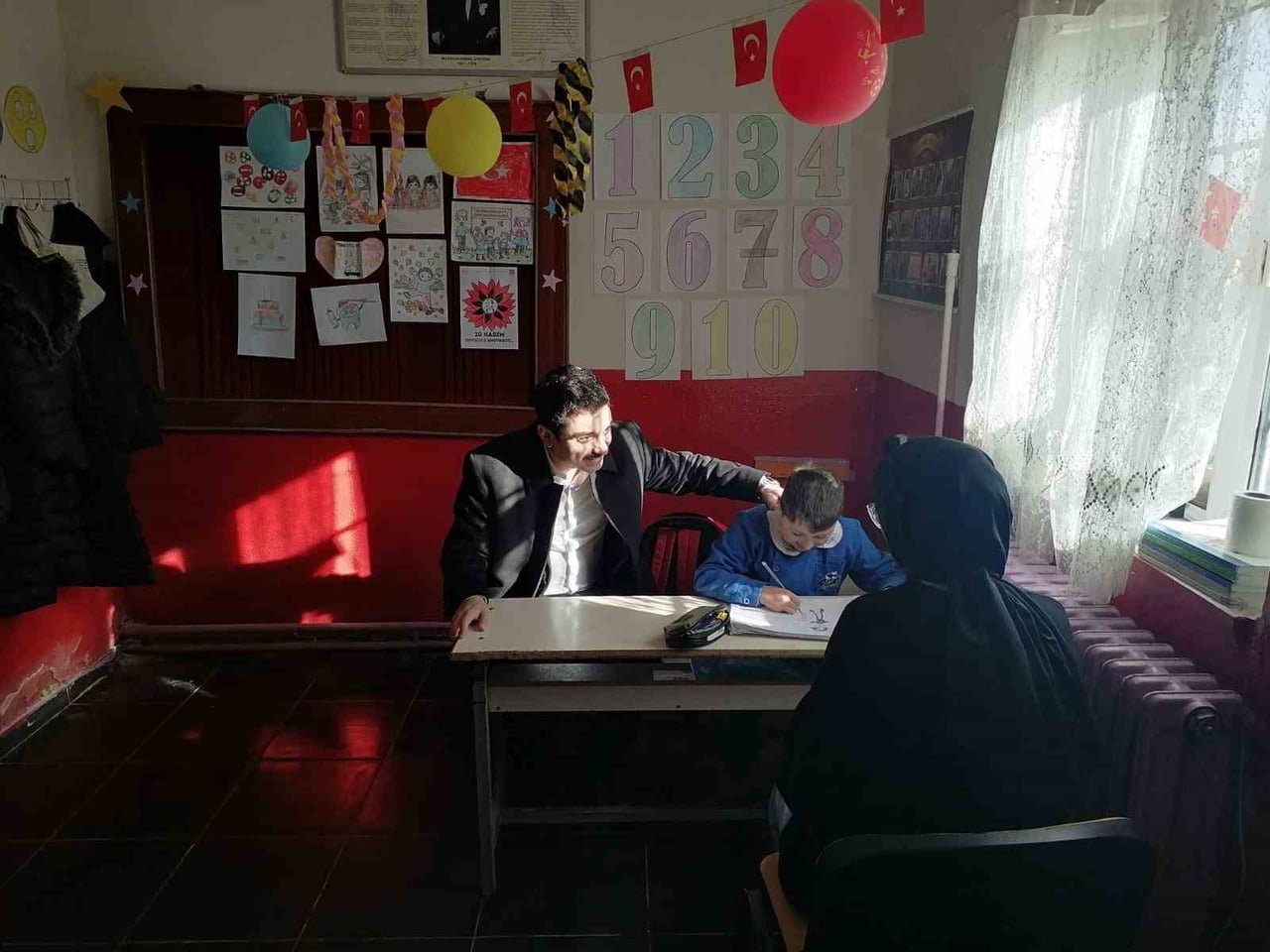 SUSUZ KAYMAKAMI TUTAL’IN  OKUL ZİYARETLERİ SÜRÜYOR(KARS-İHA)