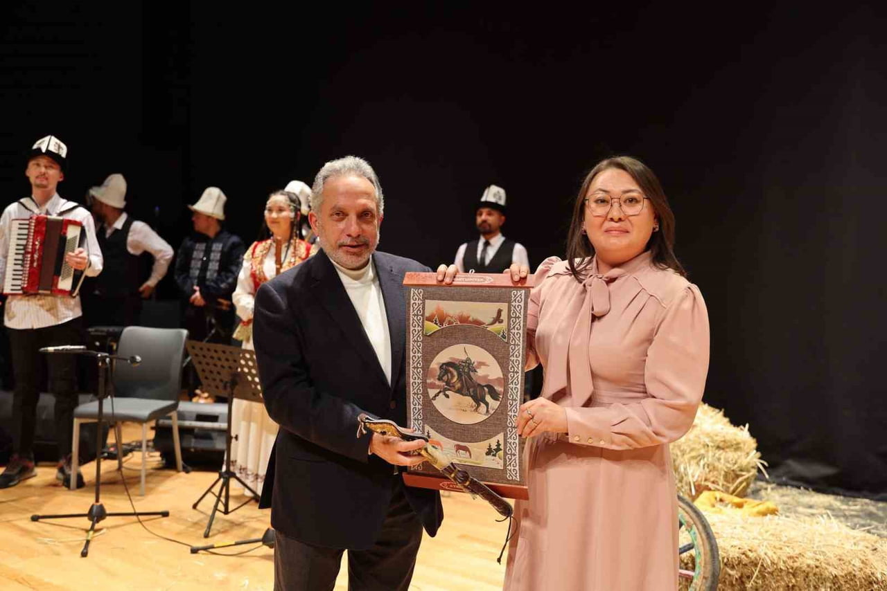 TALAS BELEDİYESİ, TÜRK DÜNYASININ ÖNEMLİ İSMİ YAZAR VE DÜŞÜNCE ADAMI CENGİZ AYTMATOV’U GÖRKEMLİ...